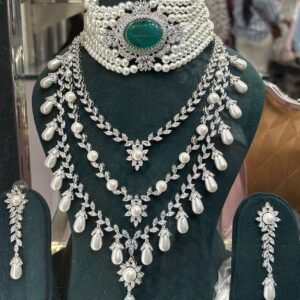 Maharani Emerald Pearl Set